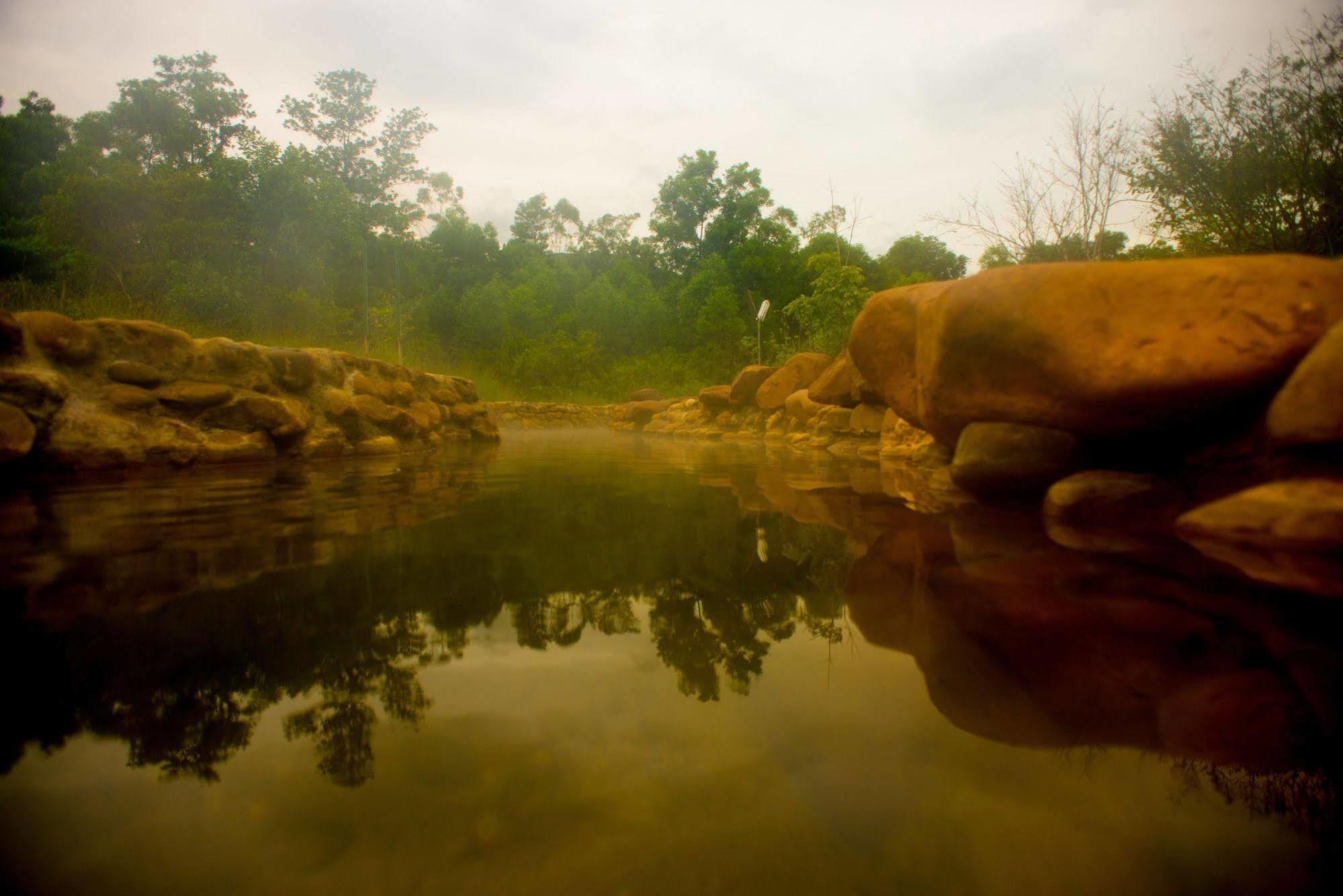 Thanh Tan Hot Springs By Fusion Hue Exterior photo